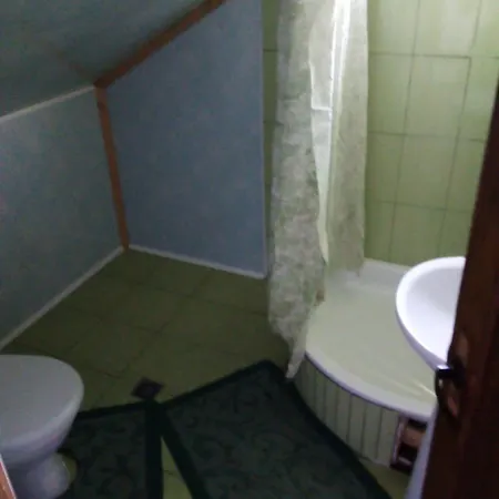 Rukavychka Hotel *